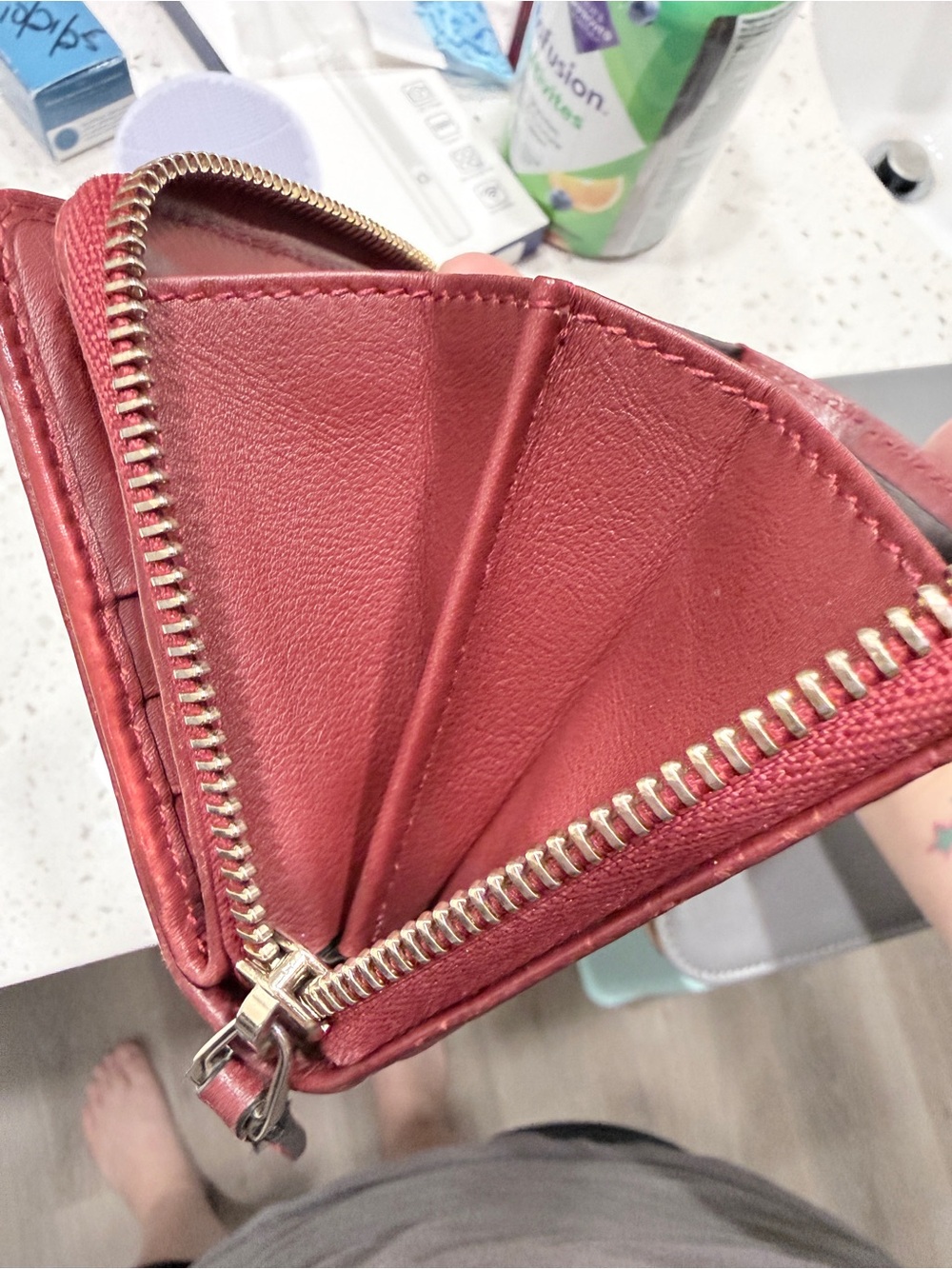 Red Gucci Wallet - Picture 5 of 8